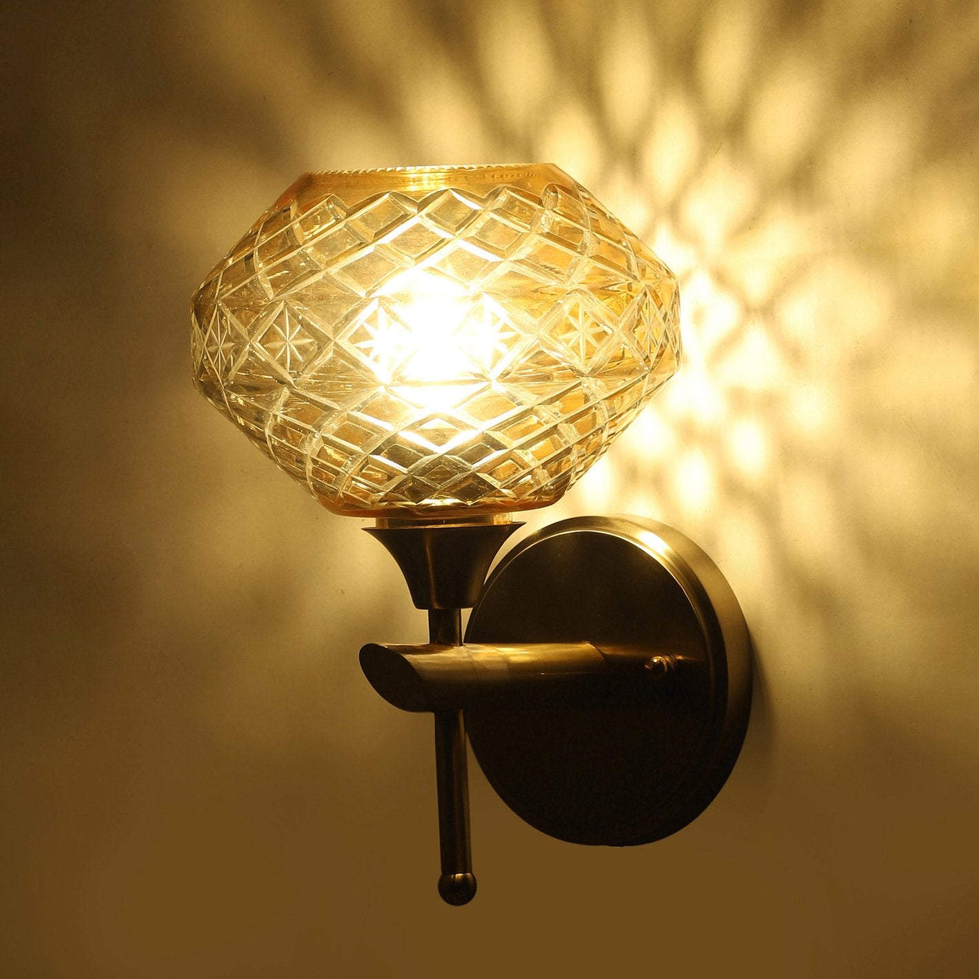 VEDAS Imperial Glass Diamond Pattern Wall Lamp