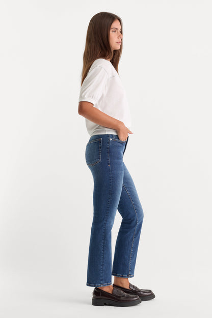 ALWAYS FITS GOOD PETITE STRAIGHT JEANS | INDIGO571