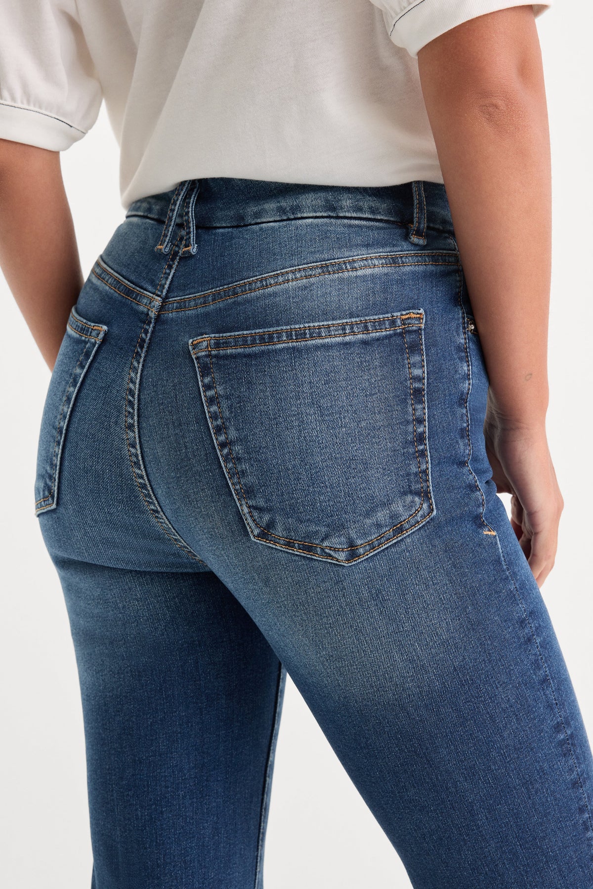 ALWAYS FITS GOOD PETITE STRAIGHT JEANS | INDIGO571
