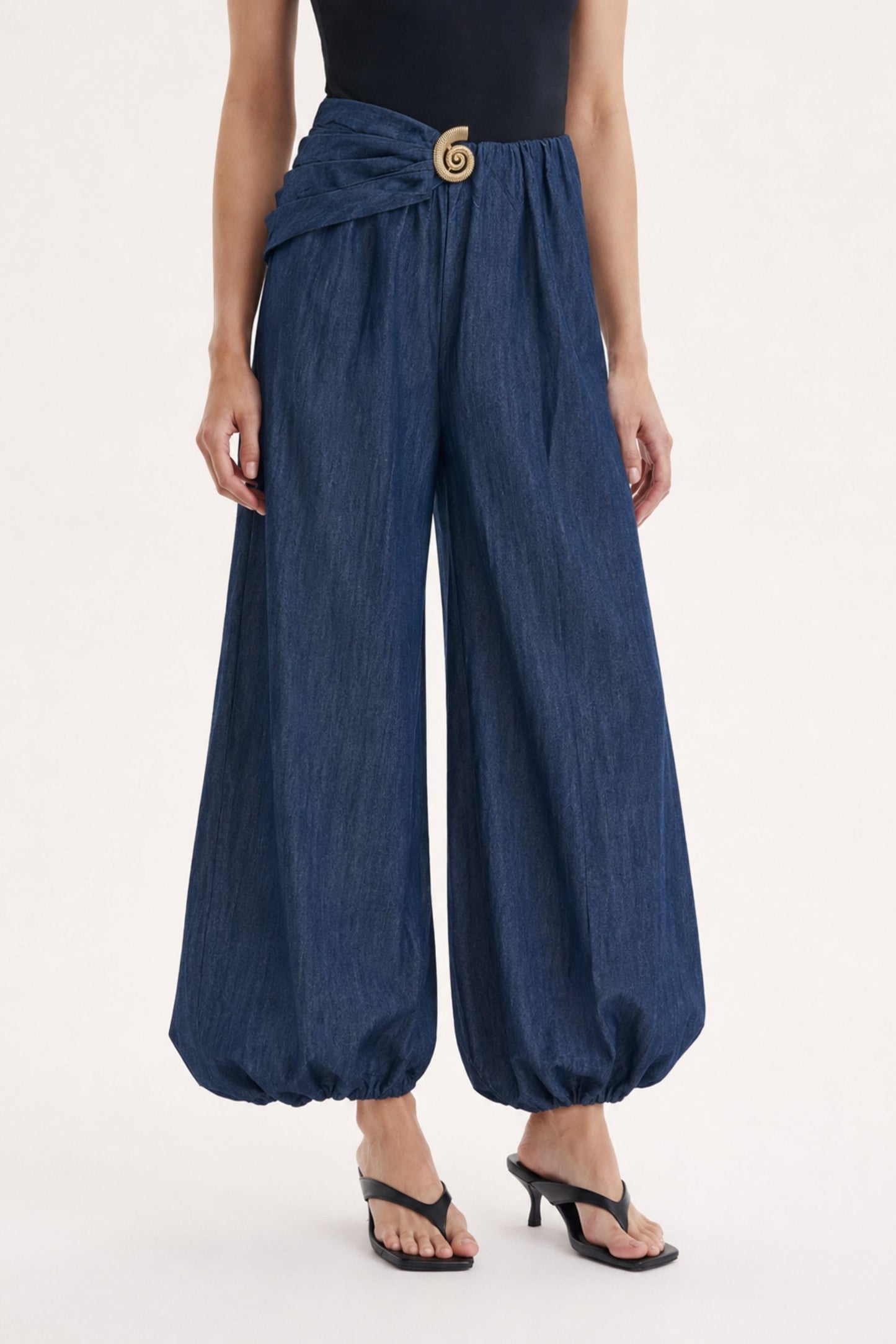 Denim Pants with Metallic brooch