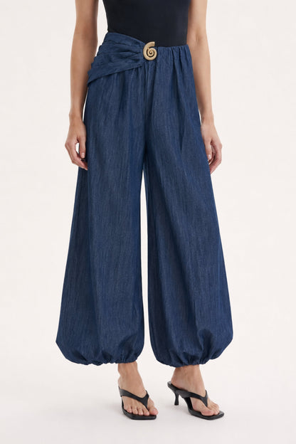 Denim Pants with Metallic brooch
