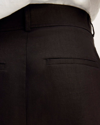The Linen Way-High® Drape Short | Black