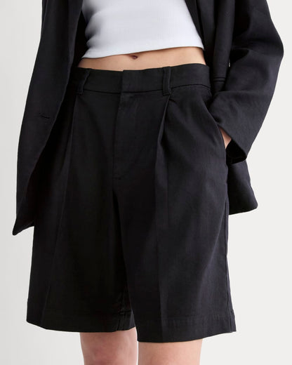 The Pleated Short in Stretch Linen | Black