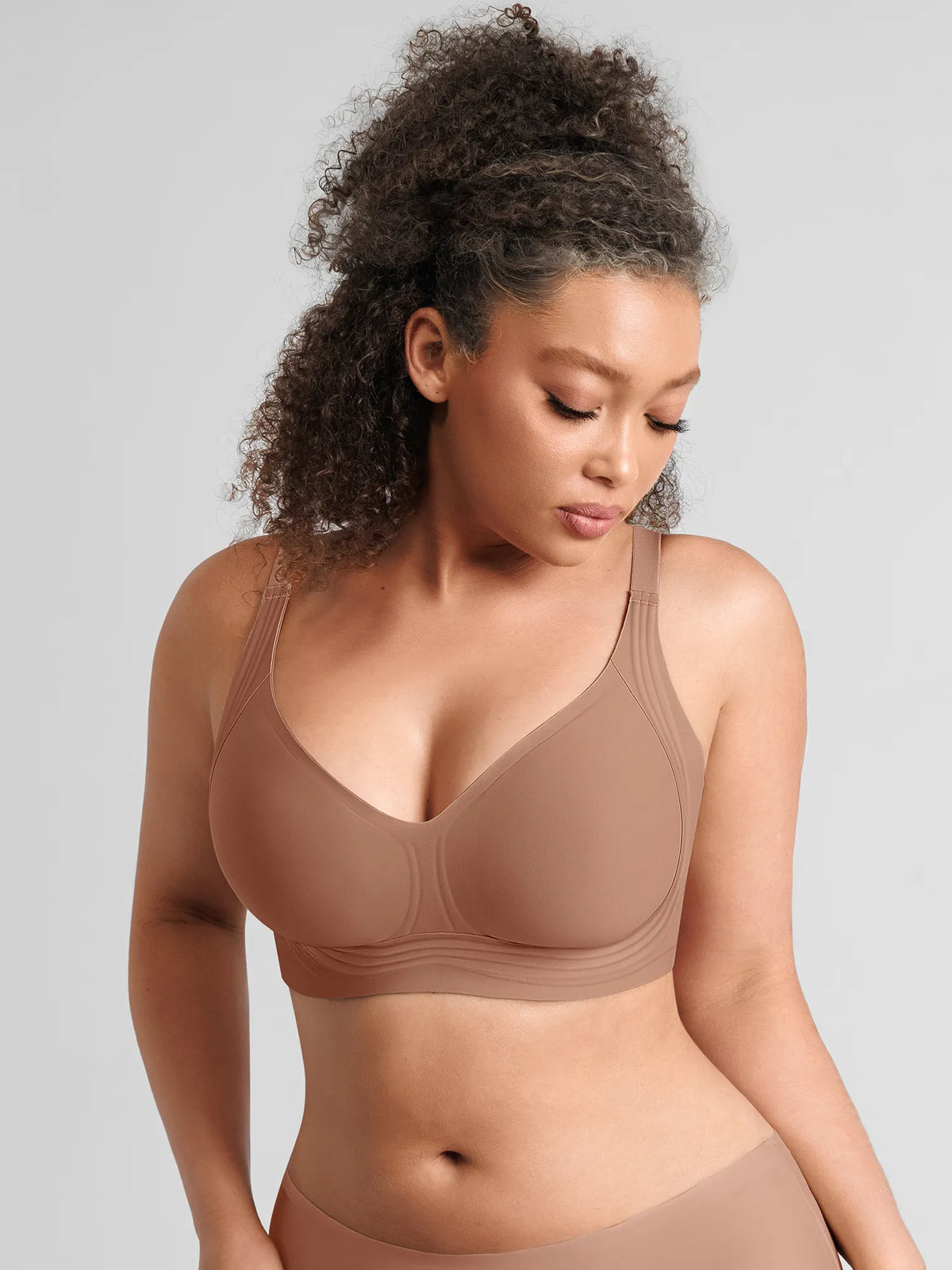 Feelingirl Jelly-Support Seamless Wireless Bra, Barely-There Comfort, Mocha Brown Plunge Bra for Everyday Wear.