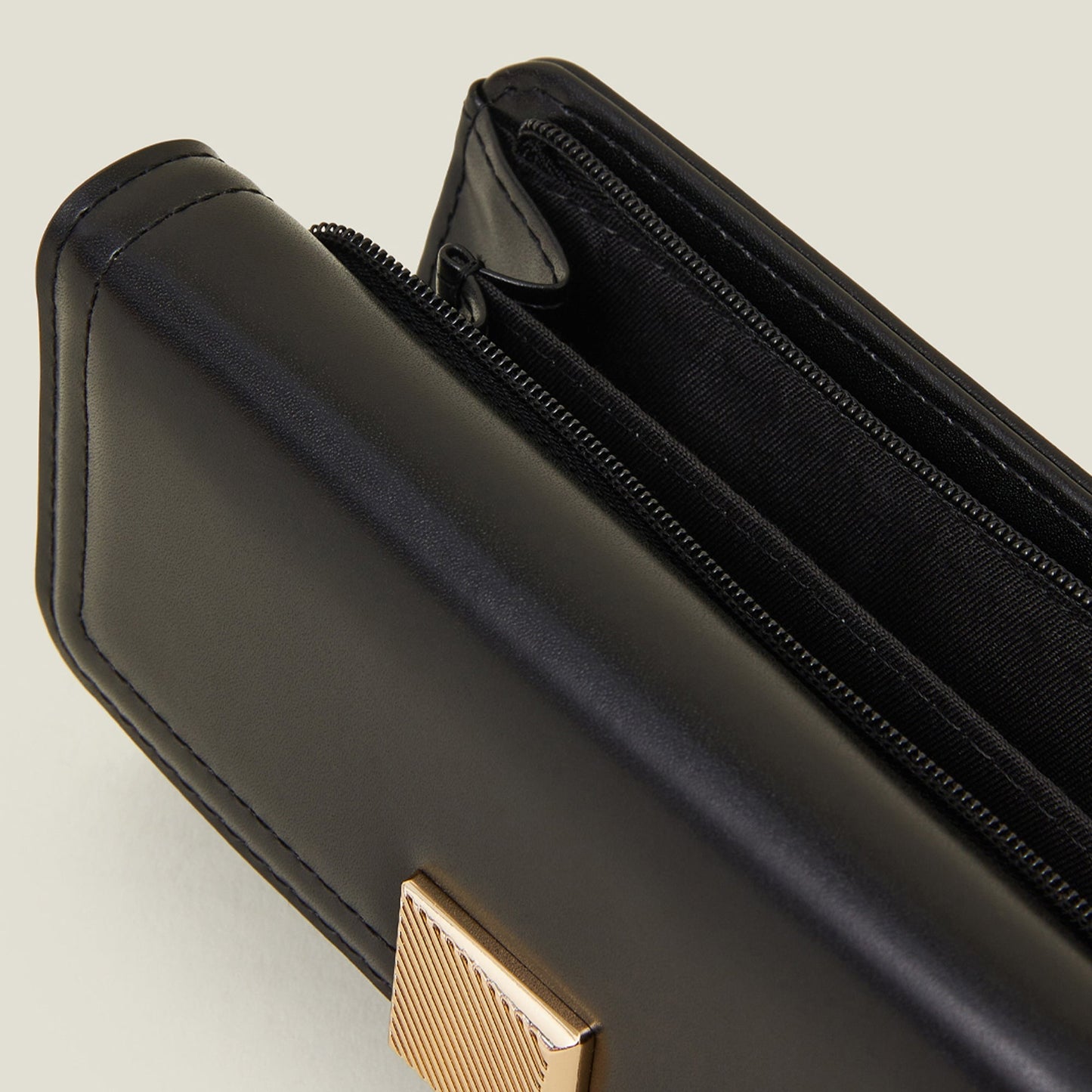 Women's Black Square Push-Lock Wallet