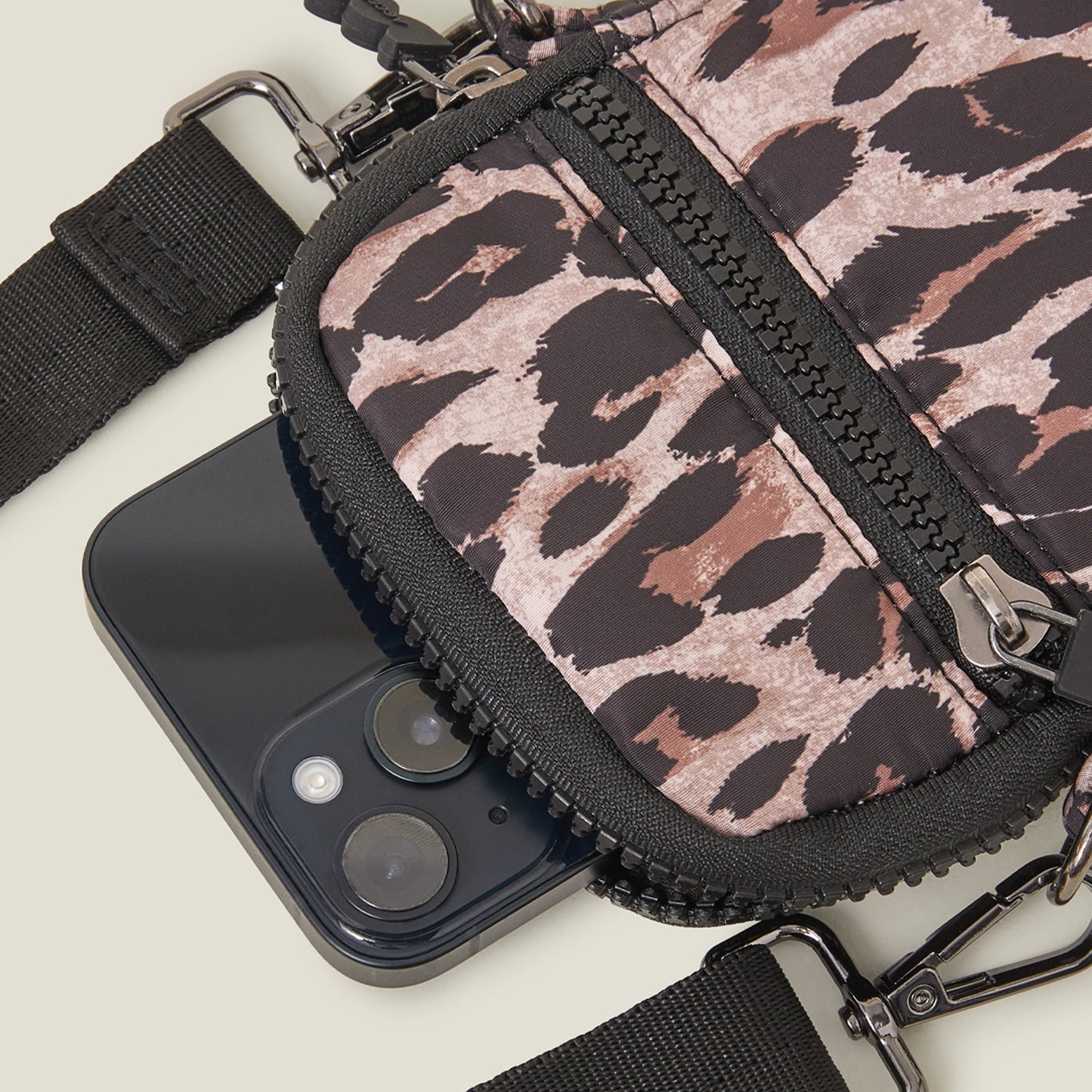 Women's Leopard Print Quilted Phone Bag