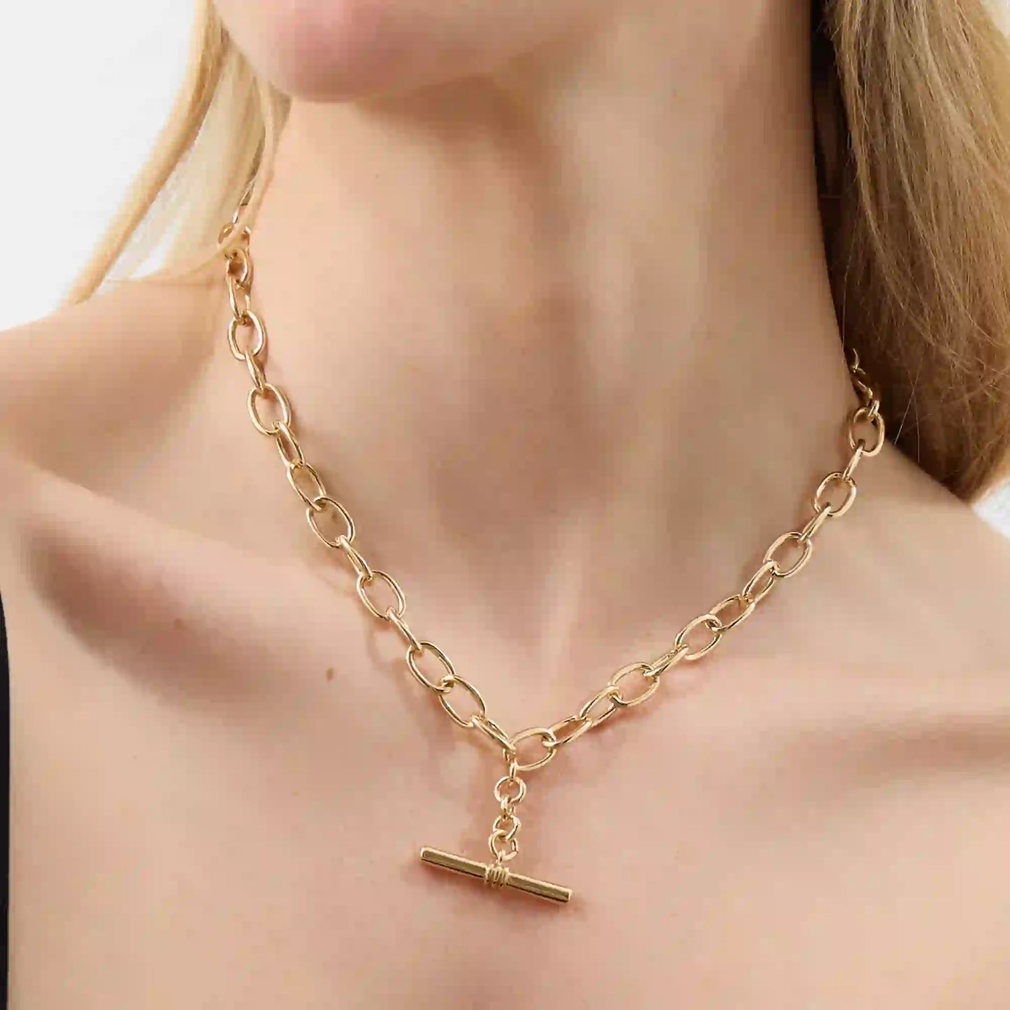 T-Bar Link Chain Necklace Gold