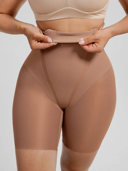 Close-up of model pulling the silicone anti-slip elastic waistband and dual side steel bones for a secure roll-free fit
