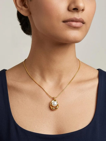 Luxury Round Pearl Charm Pendant Gold Necklace