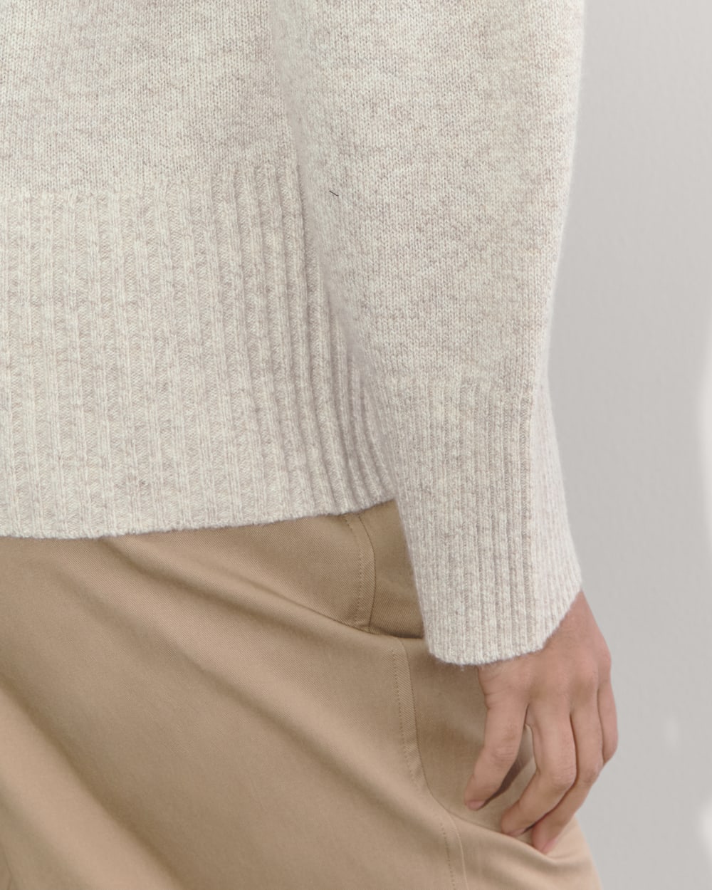 The Boxy Turtleneck in Cashmere | Canvas